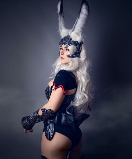 Cauzifer Cosplay estrella porno bonita foto