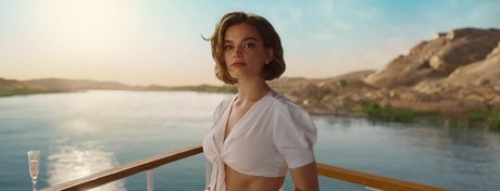 Emma Mackey modelo gratis recopilación