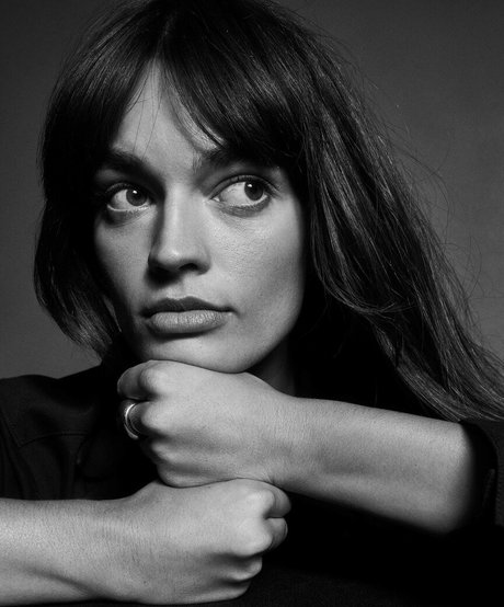 Emma Mackey linda estrella fotos