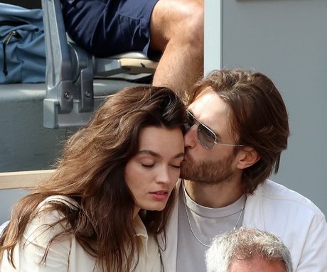 Emma Mackey bonita actriz archivo