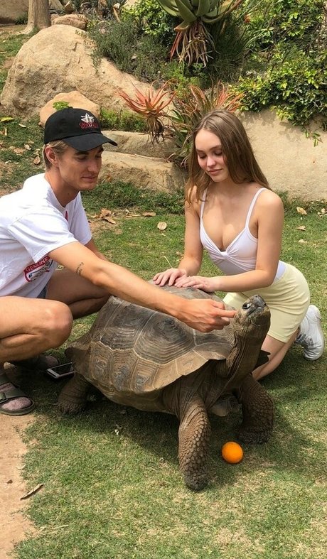 adolescente asiática solitaria en onlyfans sexo erótico archivo