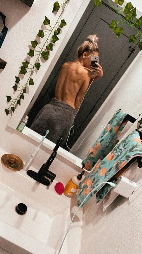 hawaiirae buena actriz galerías