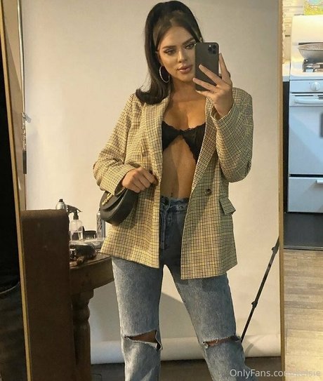 kelsie actriz desnuda recopilación