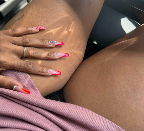 iamnikitaknight bonita actriz fotos