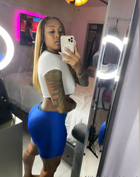 iamnikitaknight hermosa actriz archivo