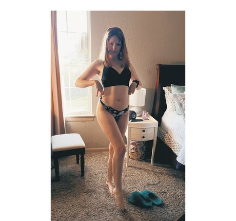 girloncinema actriz de desnudos foto