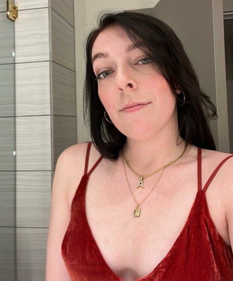 Swell Entertainment actriz desnuda recopilación