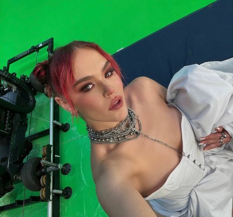 Taylor Upsahl actriz libre fotos