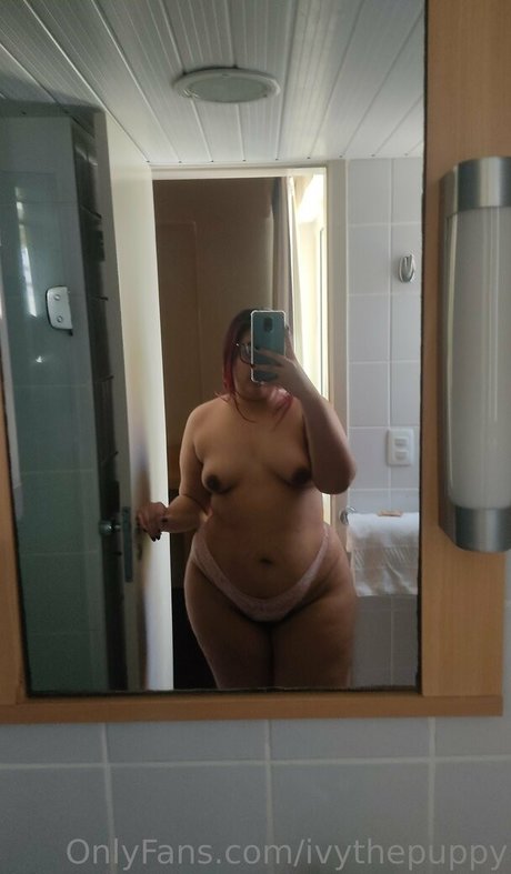 adolescente asiática solitaria en onlyfans pornografica erótica imágenes