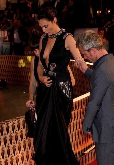 gal gadot hermosa actriz foto