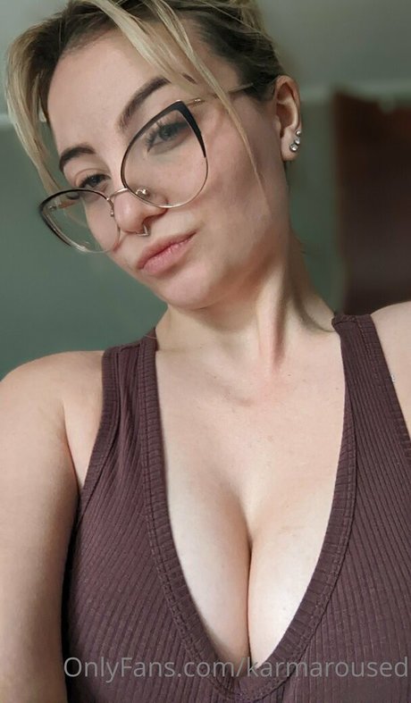 Karmaroused modelo adulto galerías