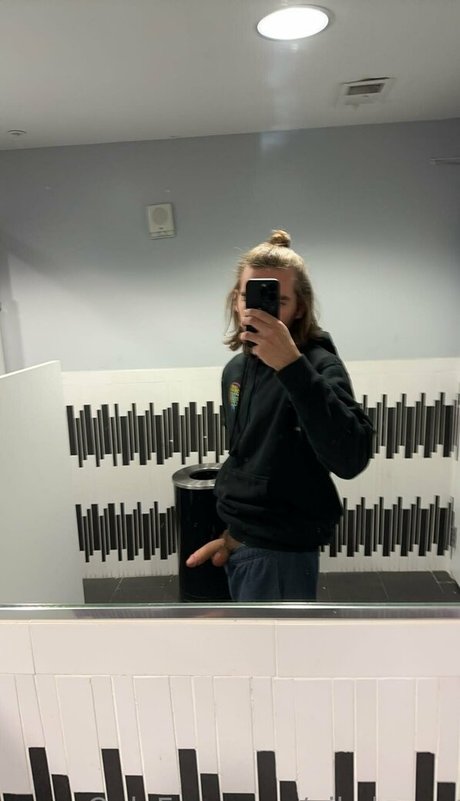 nikolongg actriz desnuda galería