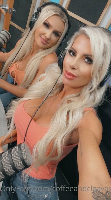 coffeeandcleavage estrella porno adulto imágenes