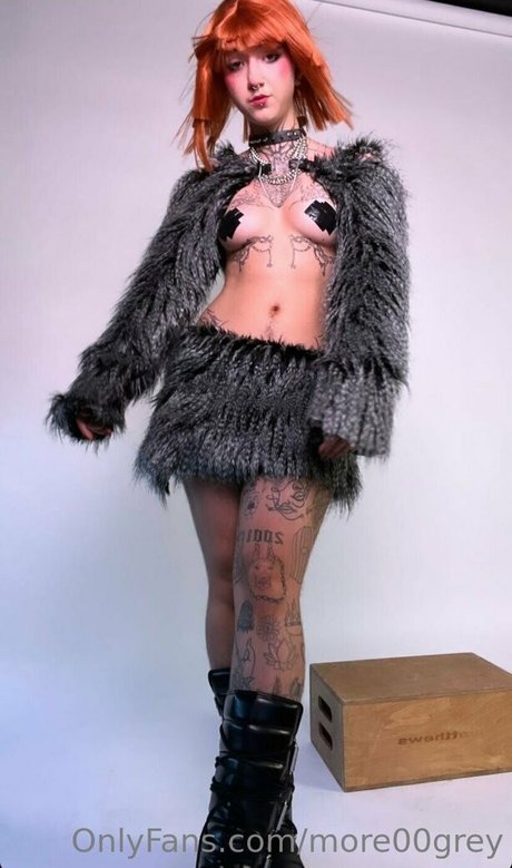 more00grey estrella desnuda galerías