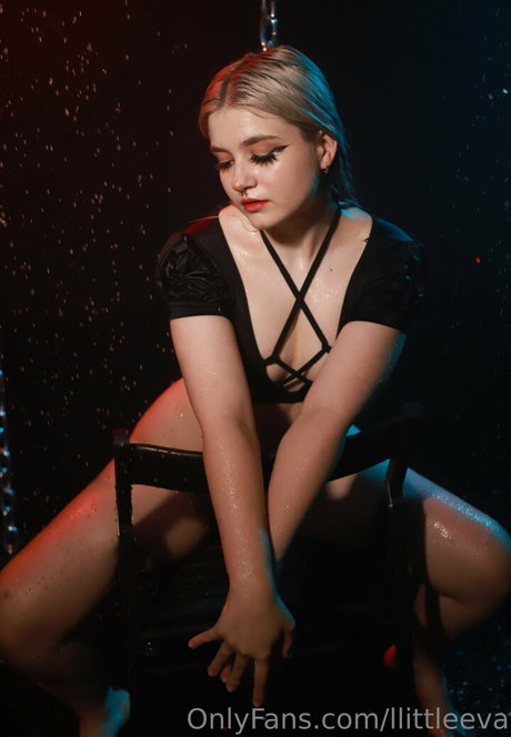 llittleeva hermosa modelo archivo