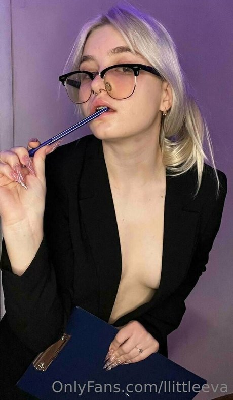 llittleeva estrella desnuda galería