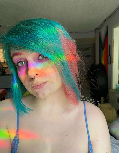 ellieopalfree actriz atractiva imágenes