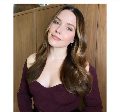 Sophia Bush estrella libre galerías