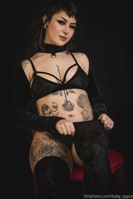 Synthia Valentine modelo erótico imágenes