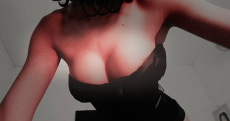 Viollet Collins estrella porno erótica imagen