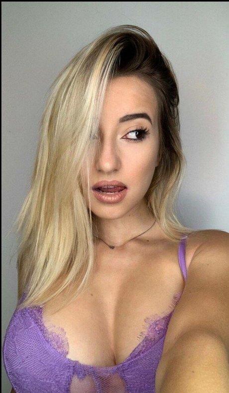 Martina Rossi estrella porno de alta calidad foto