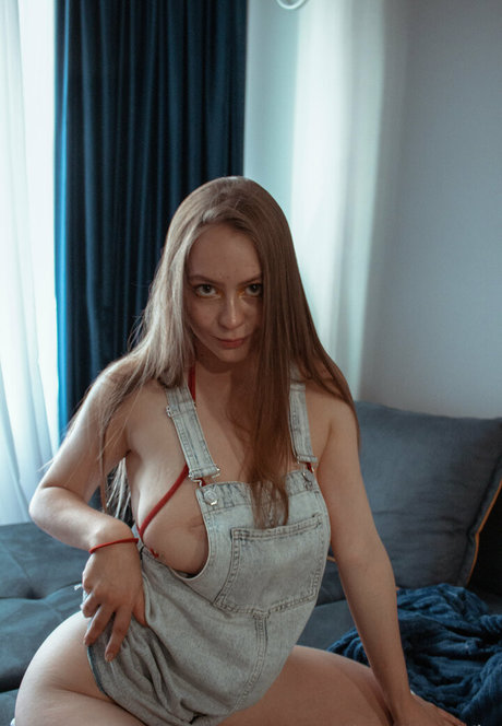 loujeenxxx actriz caliente foto