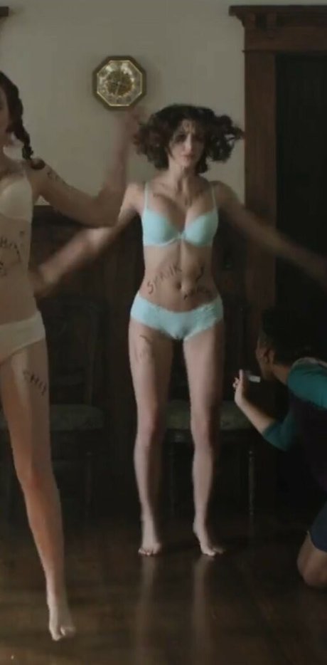 Emily Rudd estrella pornografica galería