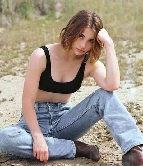 Emily Rudd estrella del arte fotos