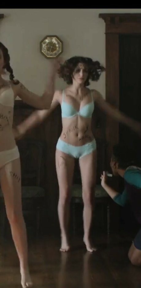 Emily Rudd estrella del sexo galerías