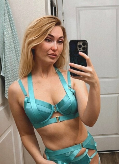 Ashton Birdie buena estrella porno archivo