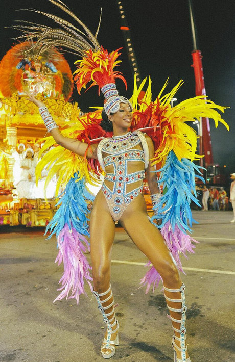 Camilla De Lucas modelo desnuda imágenes