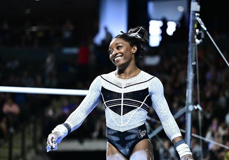 Simone Biles estrella pornografica imagen
