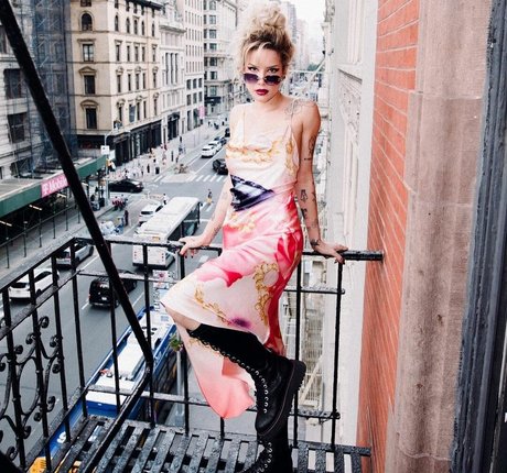 Halsey modelo agradable foto