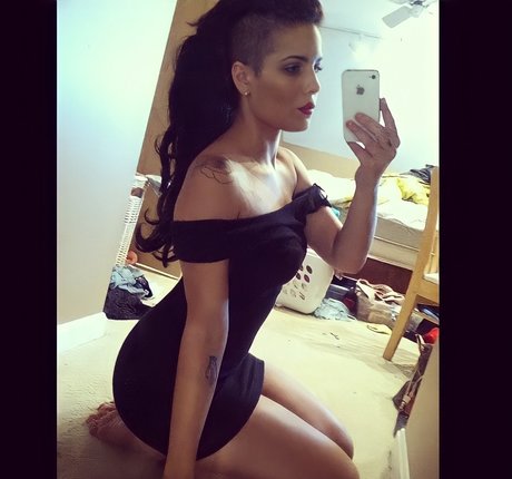 Halsey actriz erótica imagen