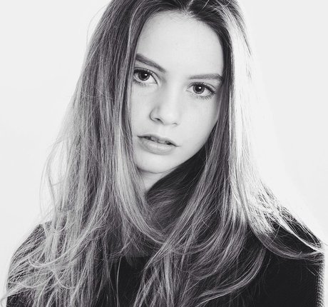 Jordan McEwen modelo gratis galería