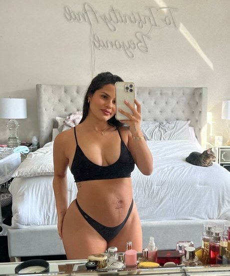 Katya Elise Henry modelo sexy imagen