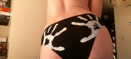 Ikuy modelo desnudo imágenes