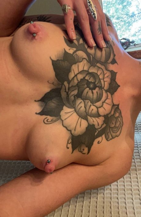 Lyla Fern modelo caliente imágenes