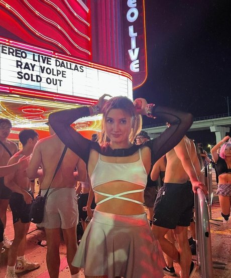 Leoniemontybtw estrella porno foto