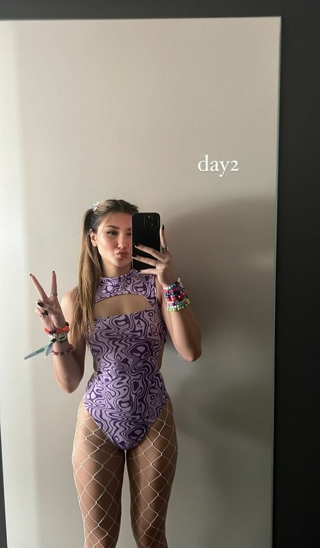 Leoniemontybtw modelo agradable foto