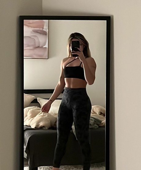 Leoniemontybtw modelo porno galería