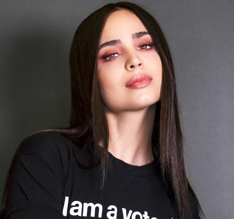 Sofia Carson modelo sexy galería