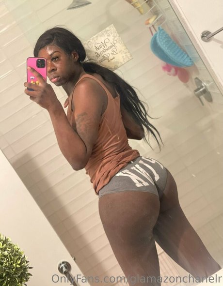 glamazonchanelr modelo de arte galerías