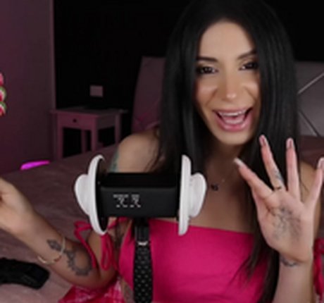 Ellie Alien buena estrella porno foto