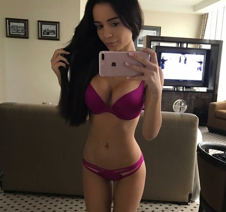 Ekaterina Zueva estrella caliente galería