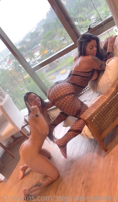 Stephanie Silveira estrella atractiva foto