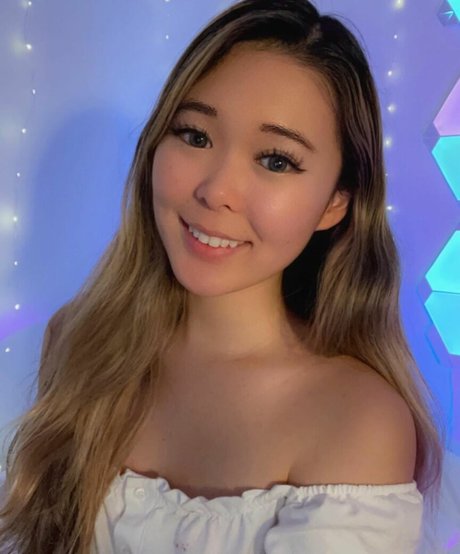 ExtraEmily modelo exclusivo galerías