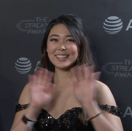 ExtraEmily actriz foto