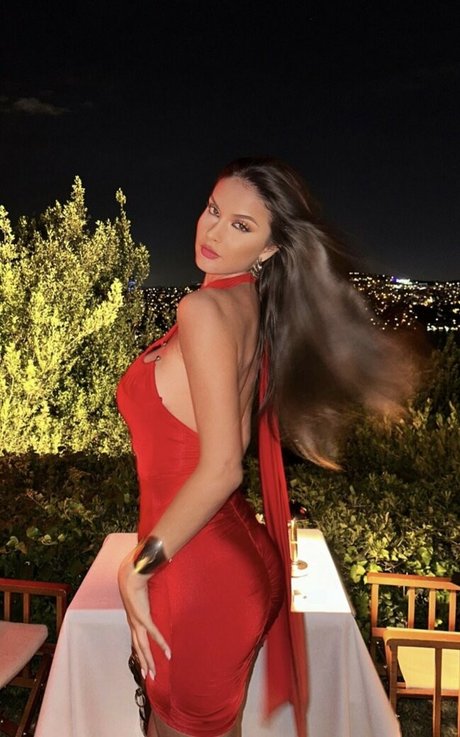 Oriola Marashi estrella porno sexy imagen