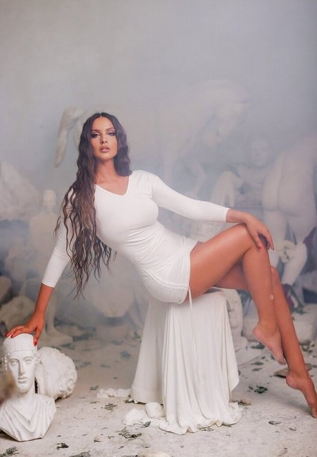 Oriola Marashi estrella porno de arte archivo